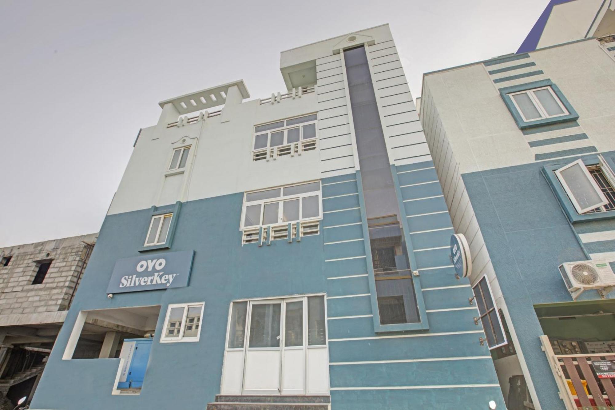 Collection O Silver Key Executive Hotel